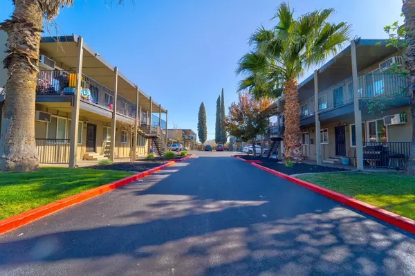 Los Banos, CA 93635,233 W I ST