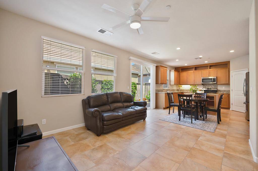 Sacramento, CA 95829,7436 Chatterton WAY