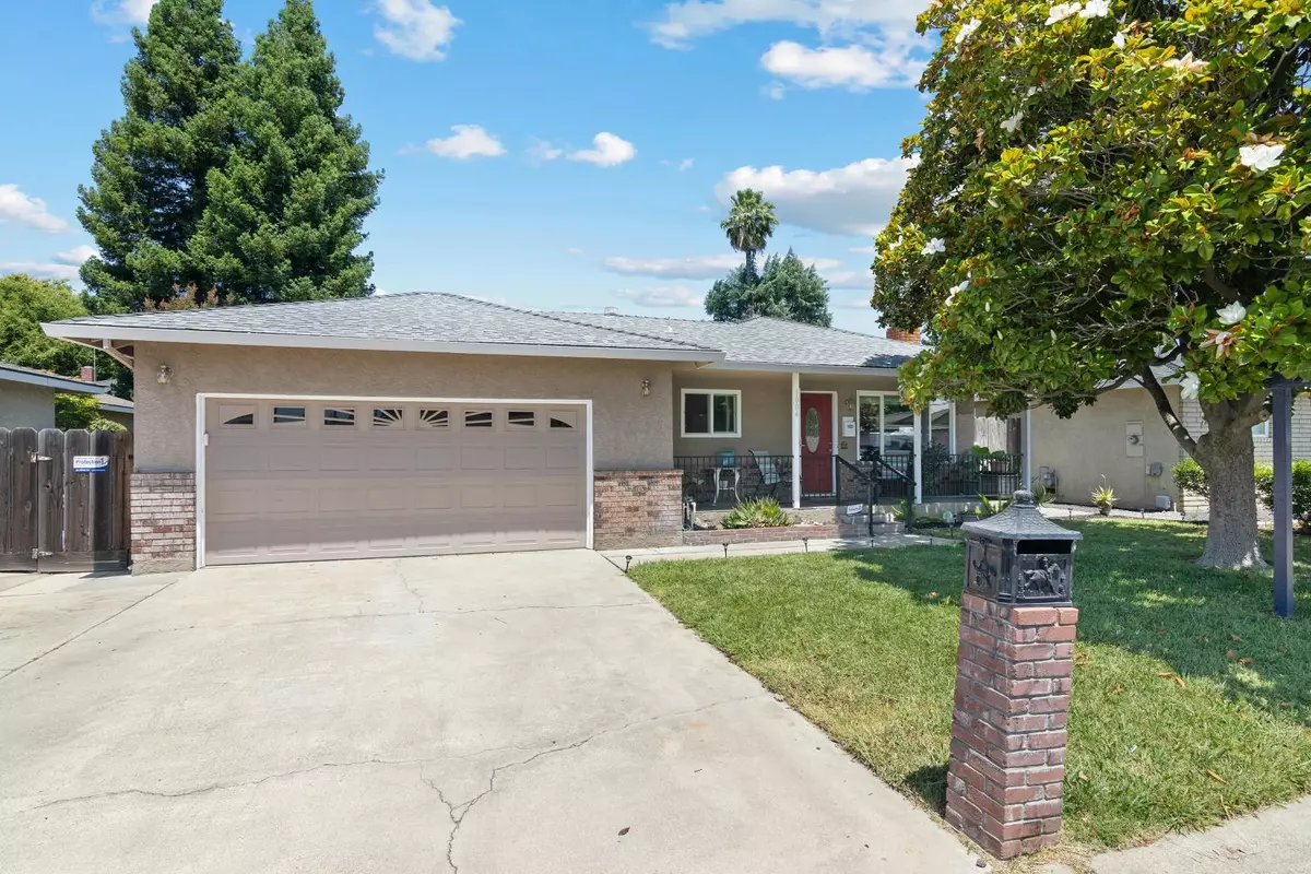 Oakdale, CA 95361,1004 E A ST