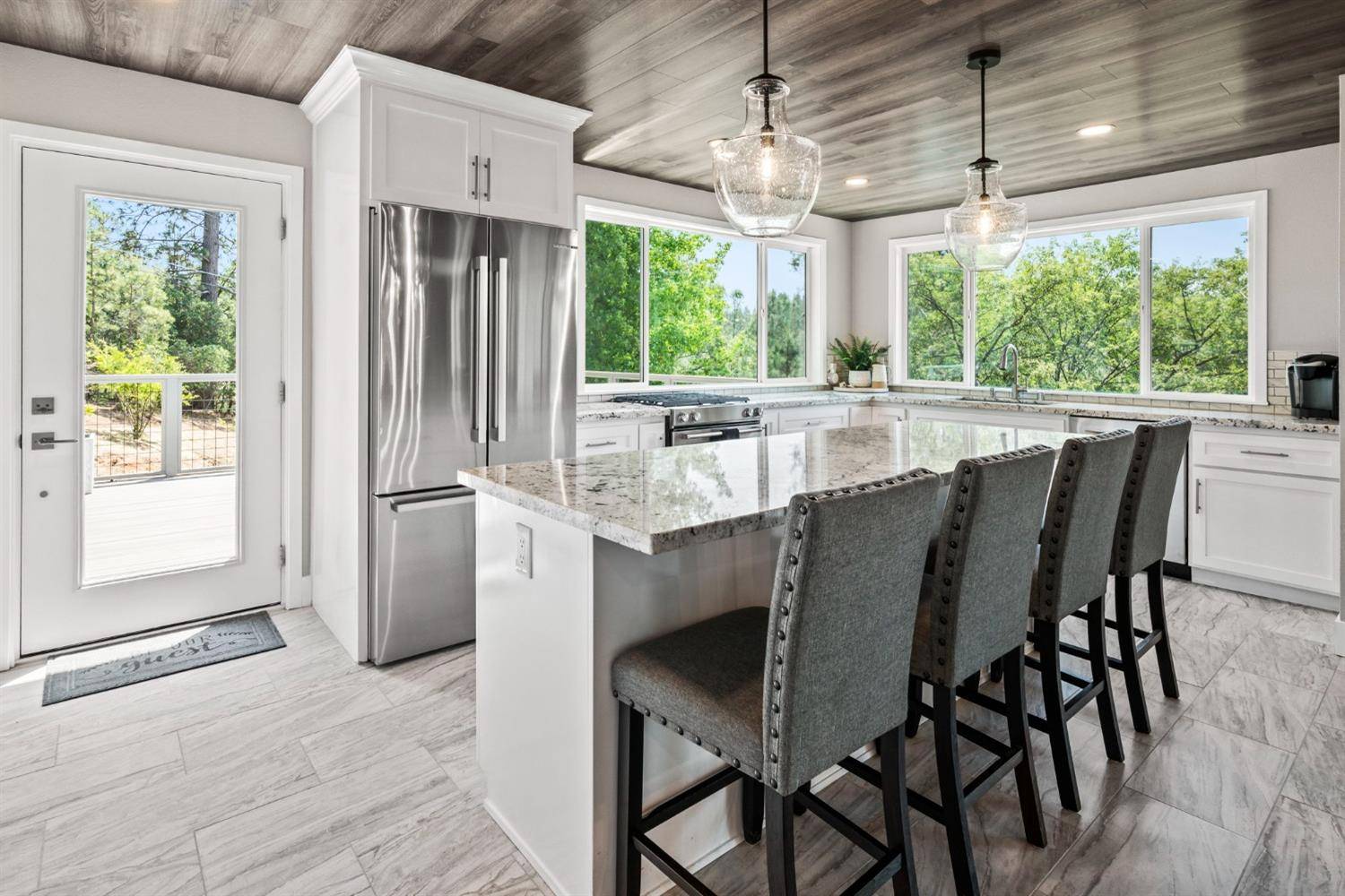 Meadow Vista, CA 95722,566 Country RD