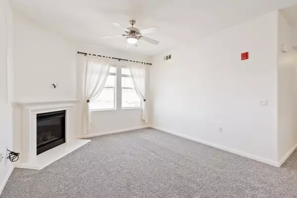 Folsom, CA 95630,300 Moon CIR #331