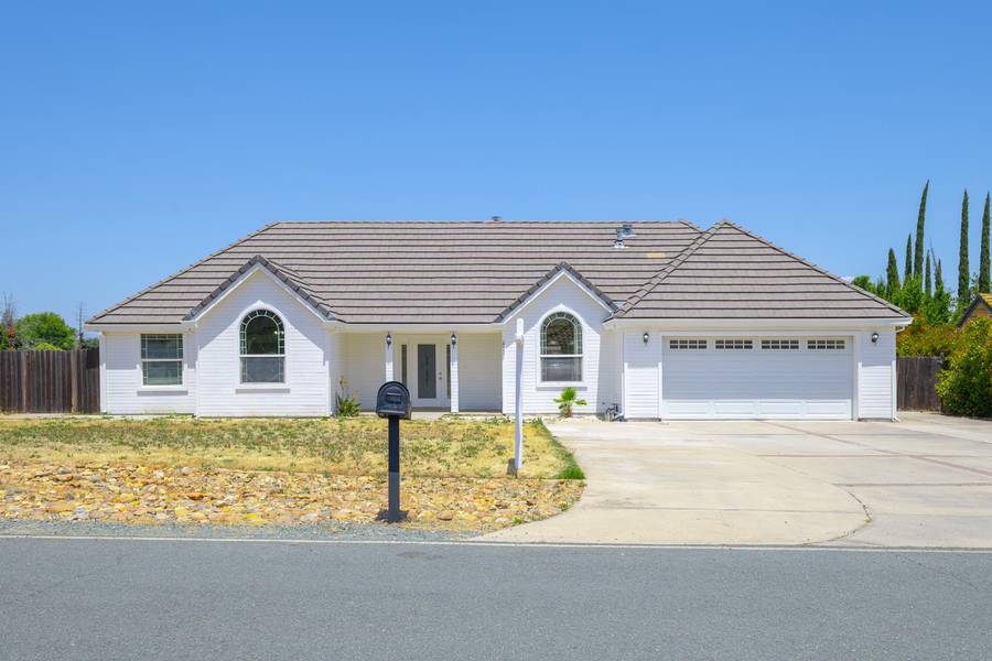 2011 Grouse DR, Valley Springs, CA 95252