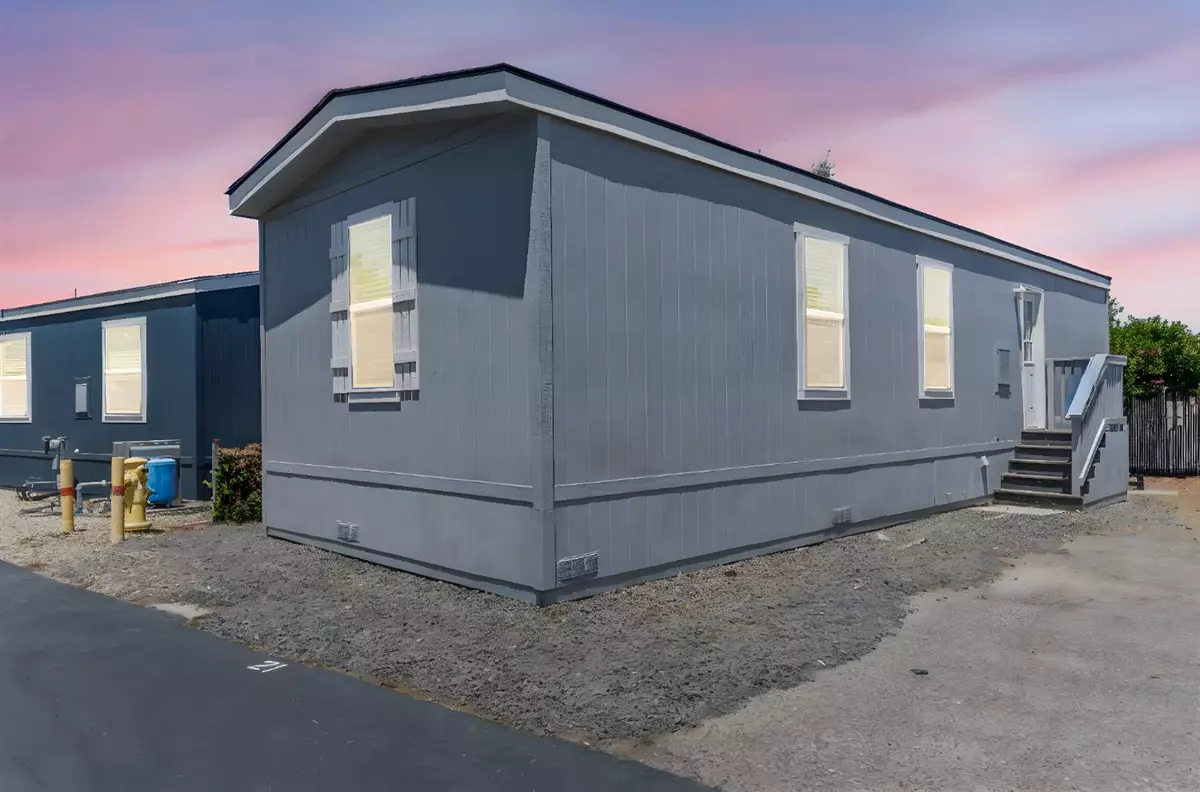 Oakdale, CA 95361,927 E F ST #21