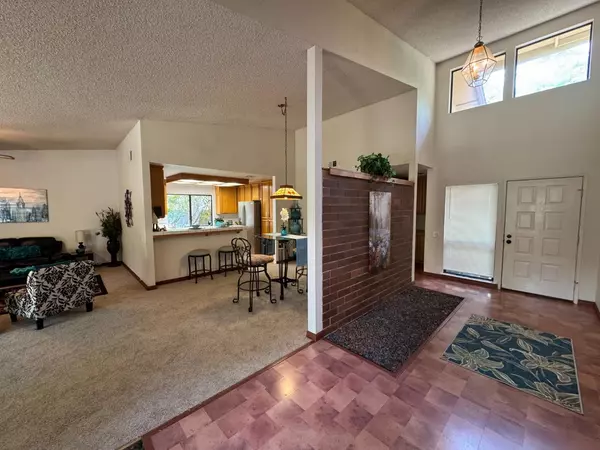 Carmichael, CA 95608,3316 Oak Stream CT