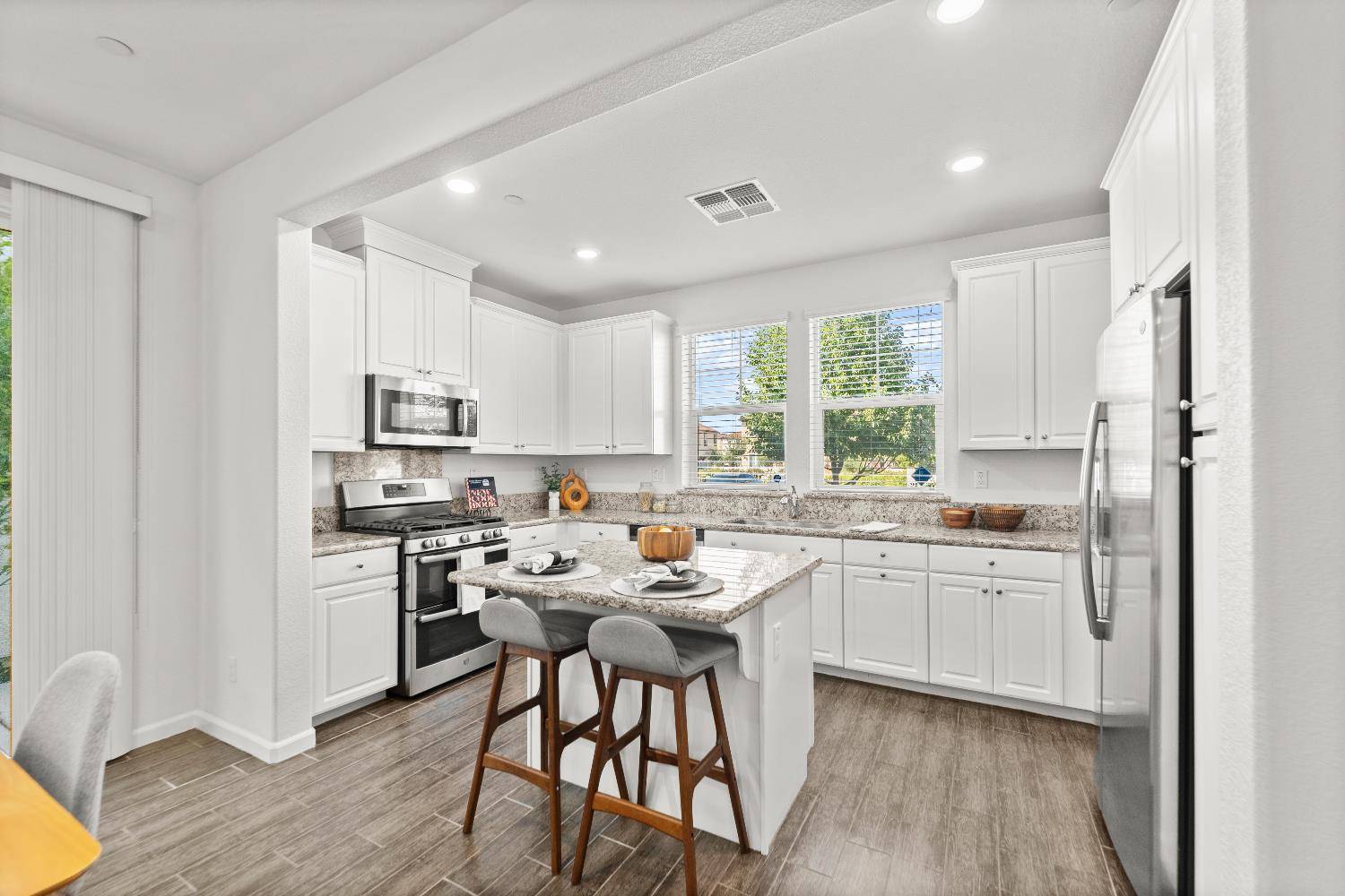 1044 Essington LN, Roseville, CA 95747