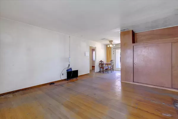 Sacramento, CA 95815,1816 Jamestown DR