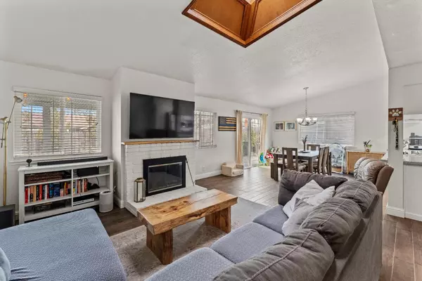 Roseville, CA 95661,906 Oak Ridge DR