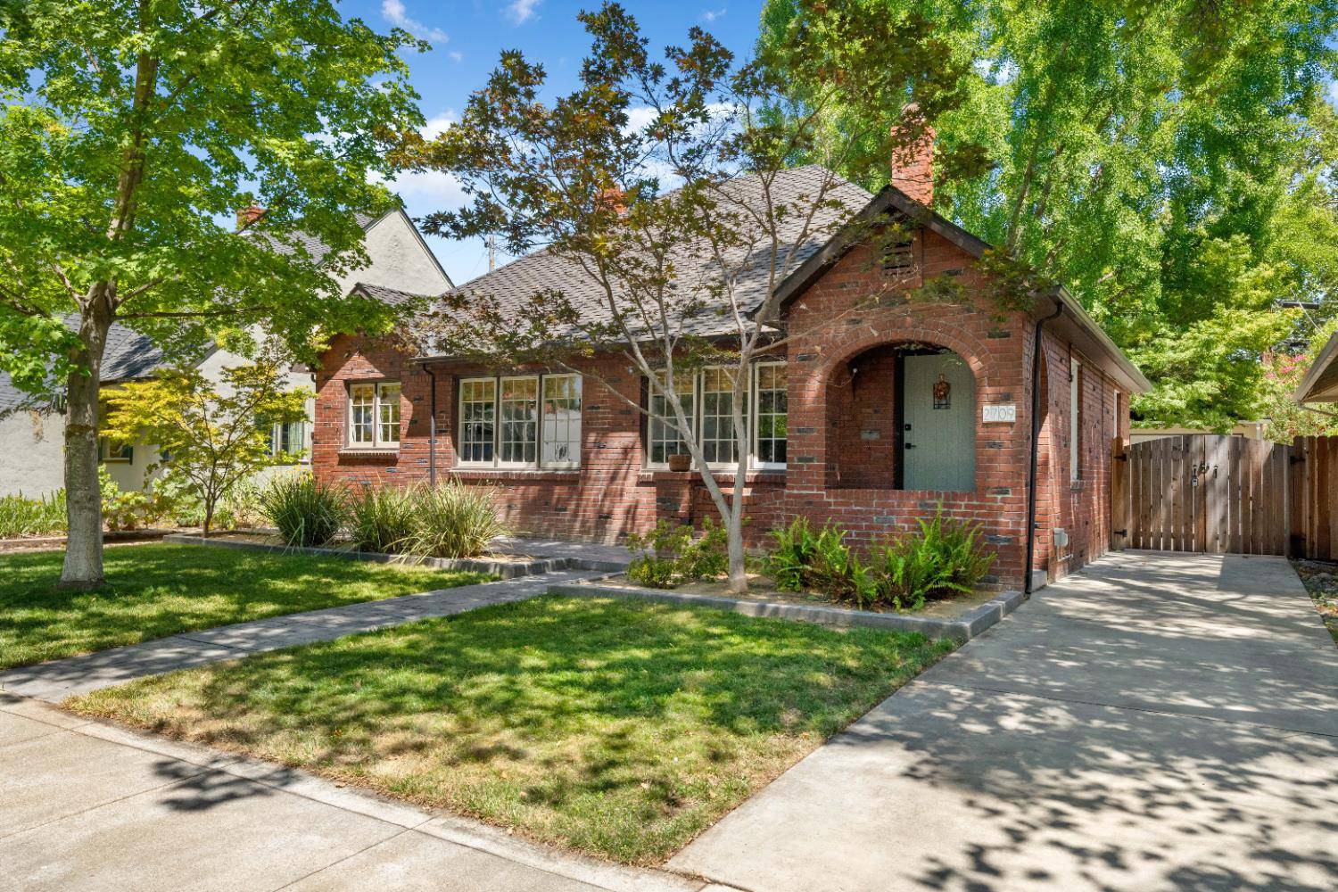 2709 Florence PL, Sacramento, CA 95818