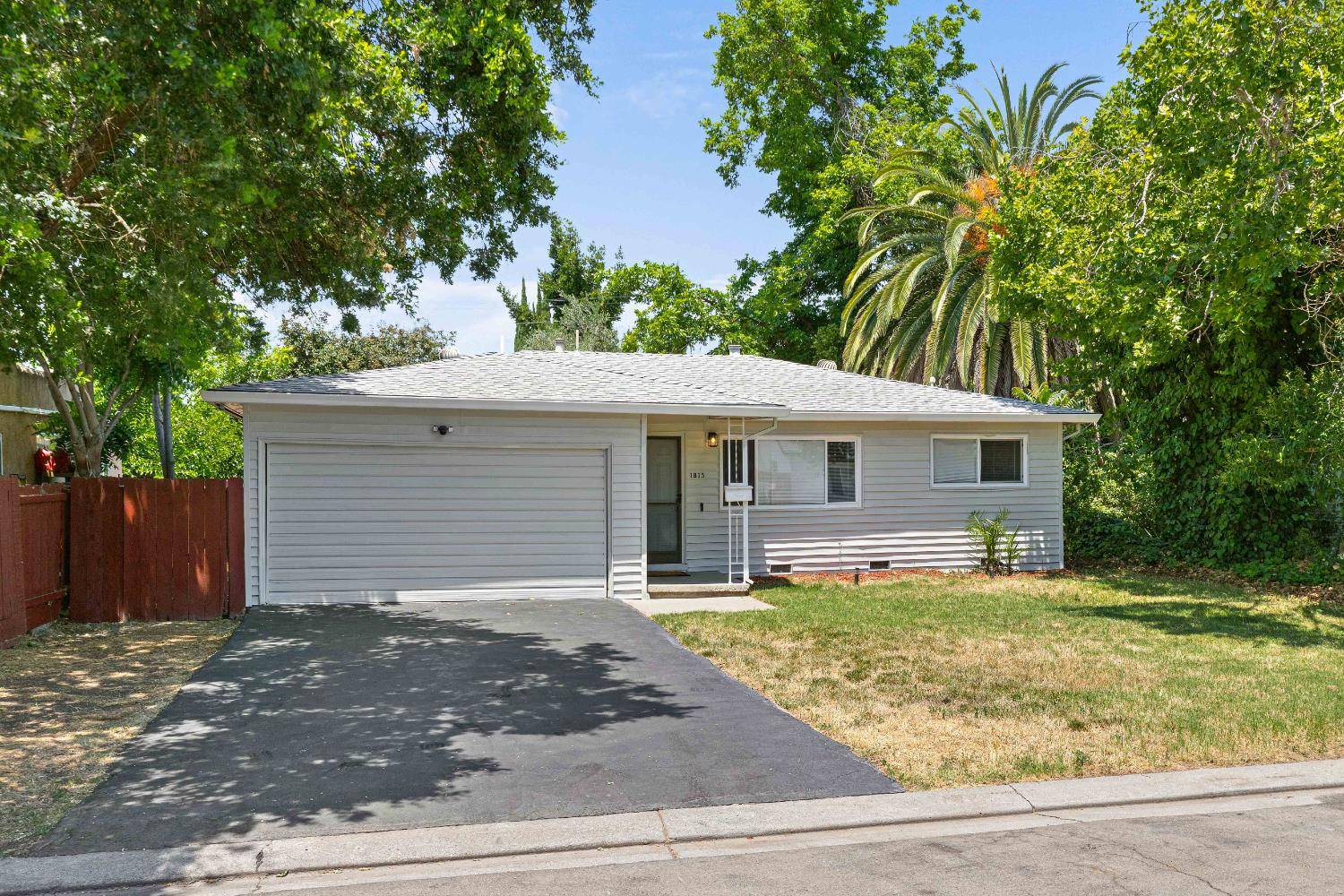 Stockton, CA 95205,1815 E Robertson ST