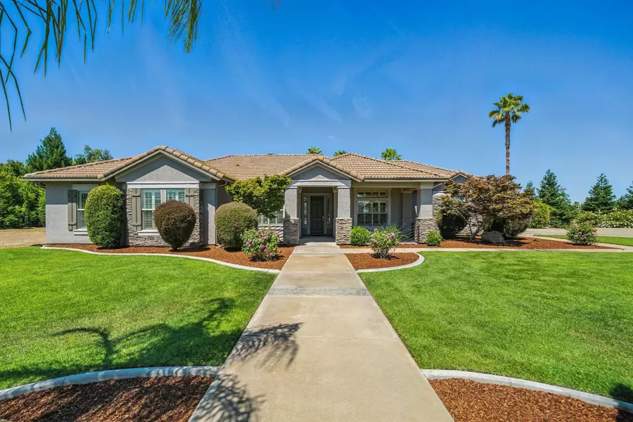 9400 Crossrail DR, Wilton, CA 95693