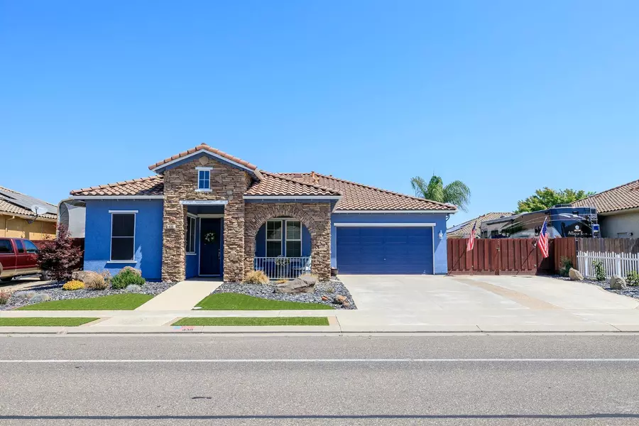 438 1St, Escalon, CA 95320