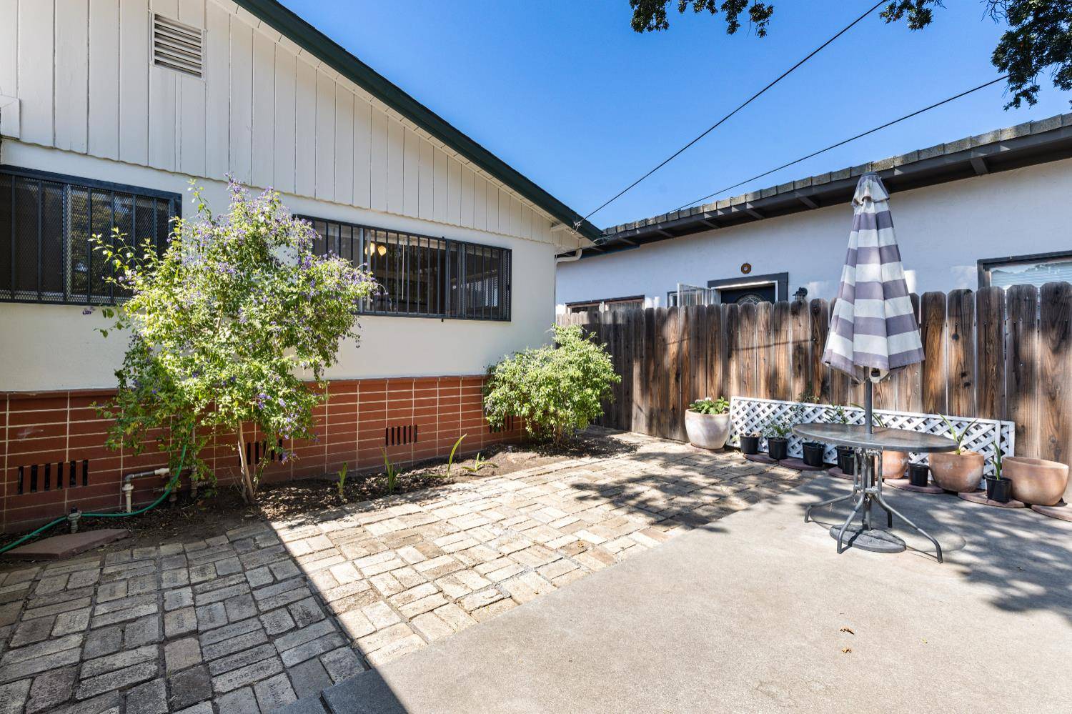Stockton, CA 95204,221 E Pine ST