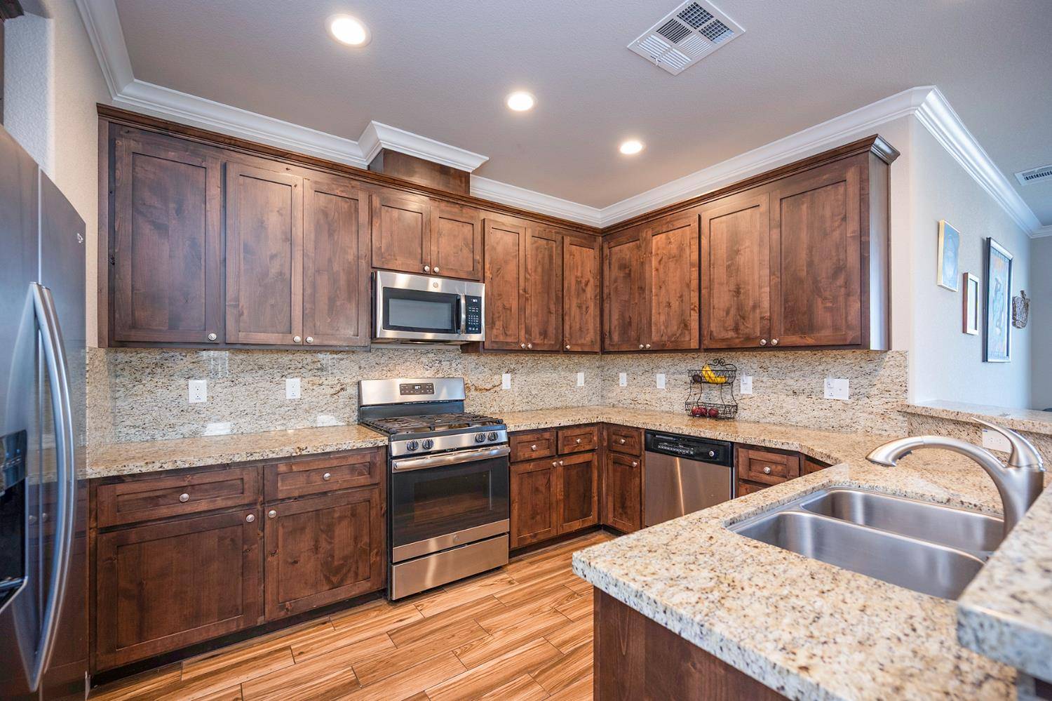 Ione, CA 95640,520 Dandelion DR