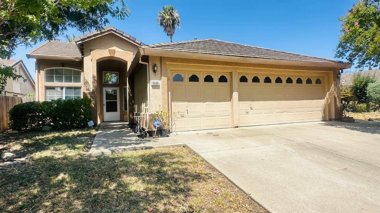 6690 Chesterbrook Dr, Elk Grove, CA 95758