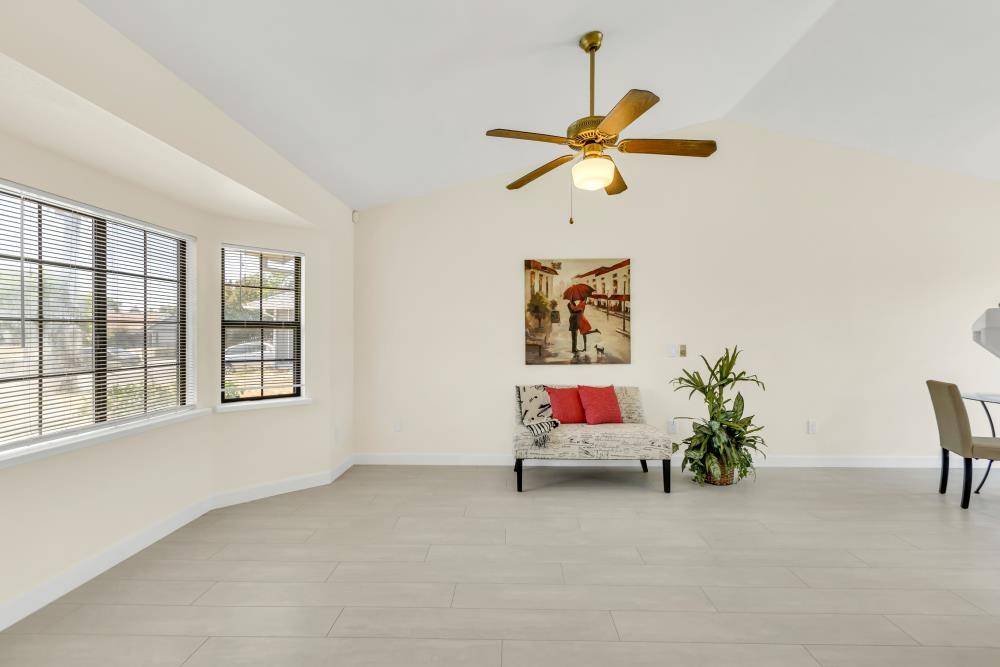 Sacramento, CA 95823,4761 Amblebrook WAY