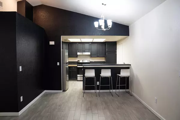 Sacramento, CA 95828,8013 Skywoods WAY