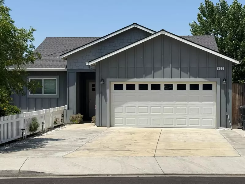 600 Valley View DR, Oakdale, CA 95361