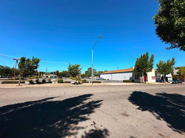 1320 10th ST, Modesto, CA 95354