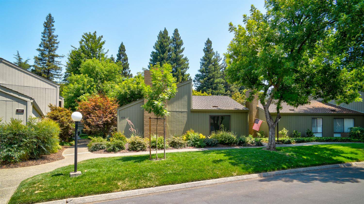 401 Dunbarton CIR, Sacramento, CA 95825