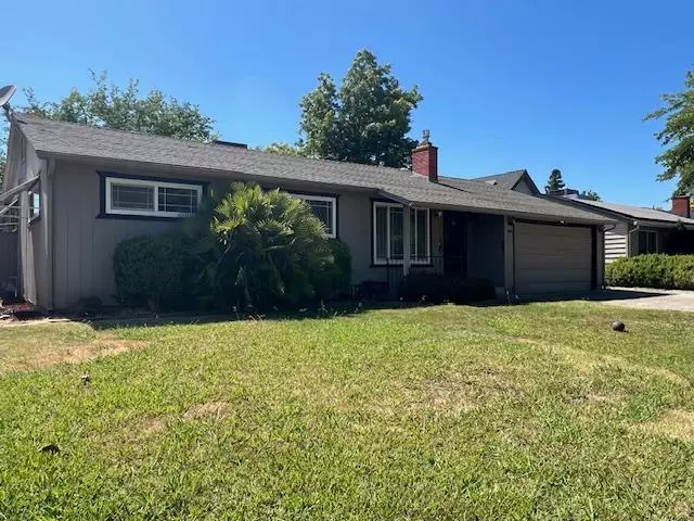 3805 Holloway LN, Carmichael, CA 95608