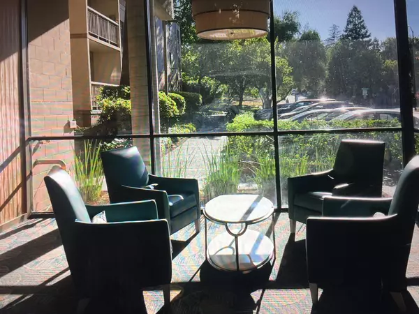 Walnut Creek, CA 94596,470 N Civic DR #312