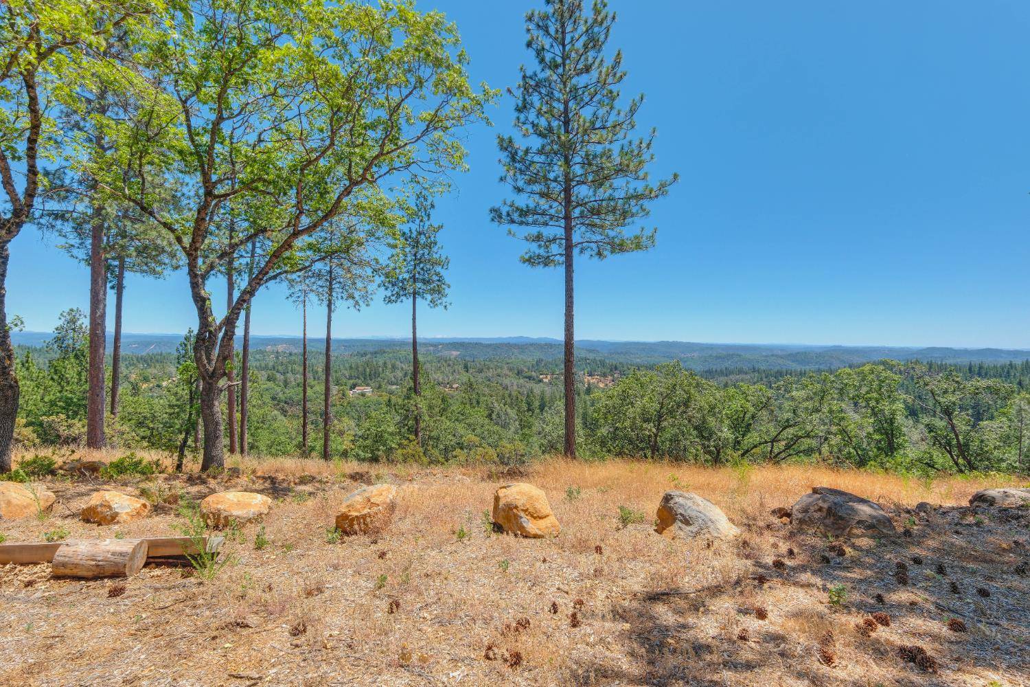Applegate, CA 95703,17200 Mountain View DR