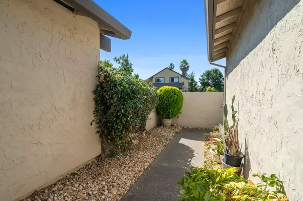 Sacramento, CA 95842,7236 Candlestick WAY