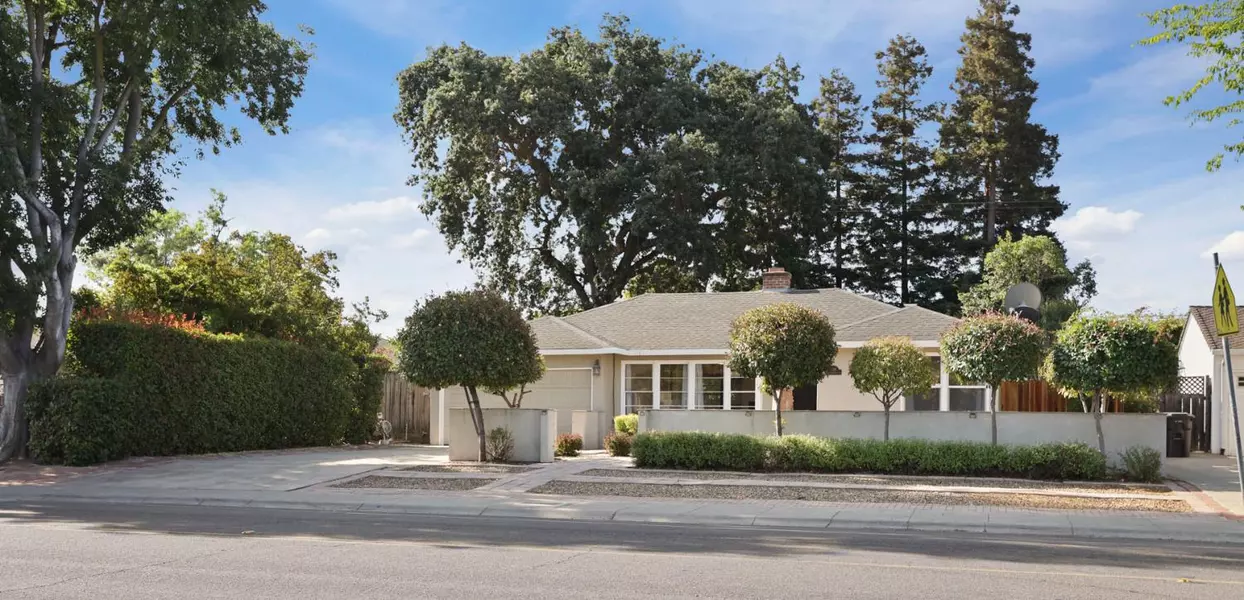 1026 W Benjamin Holt DR, Stockton, CA 95207