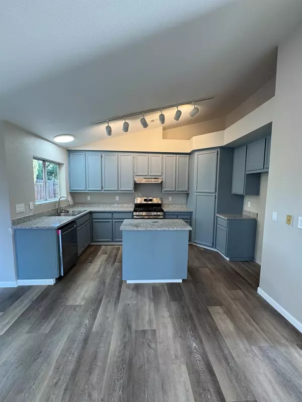 Stockton, CA 95206,901 Kate Linde CIR