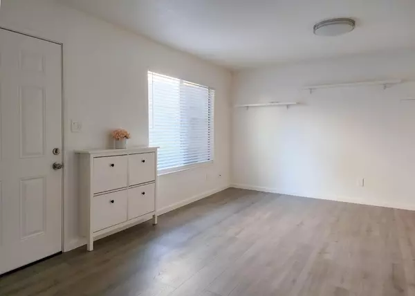 Carmichael, CA 95608,5245 Manzanita AVE #3