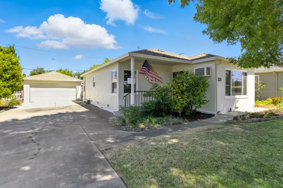 704 S Hutchins ST, Lodi, CA 95240