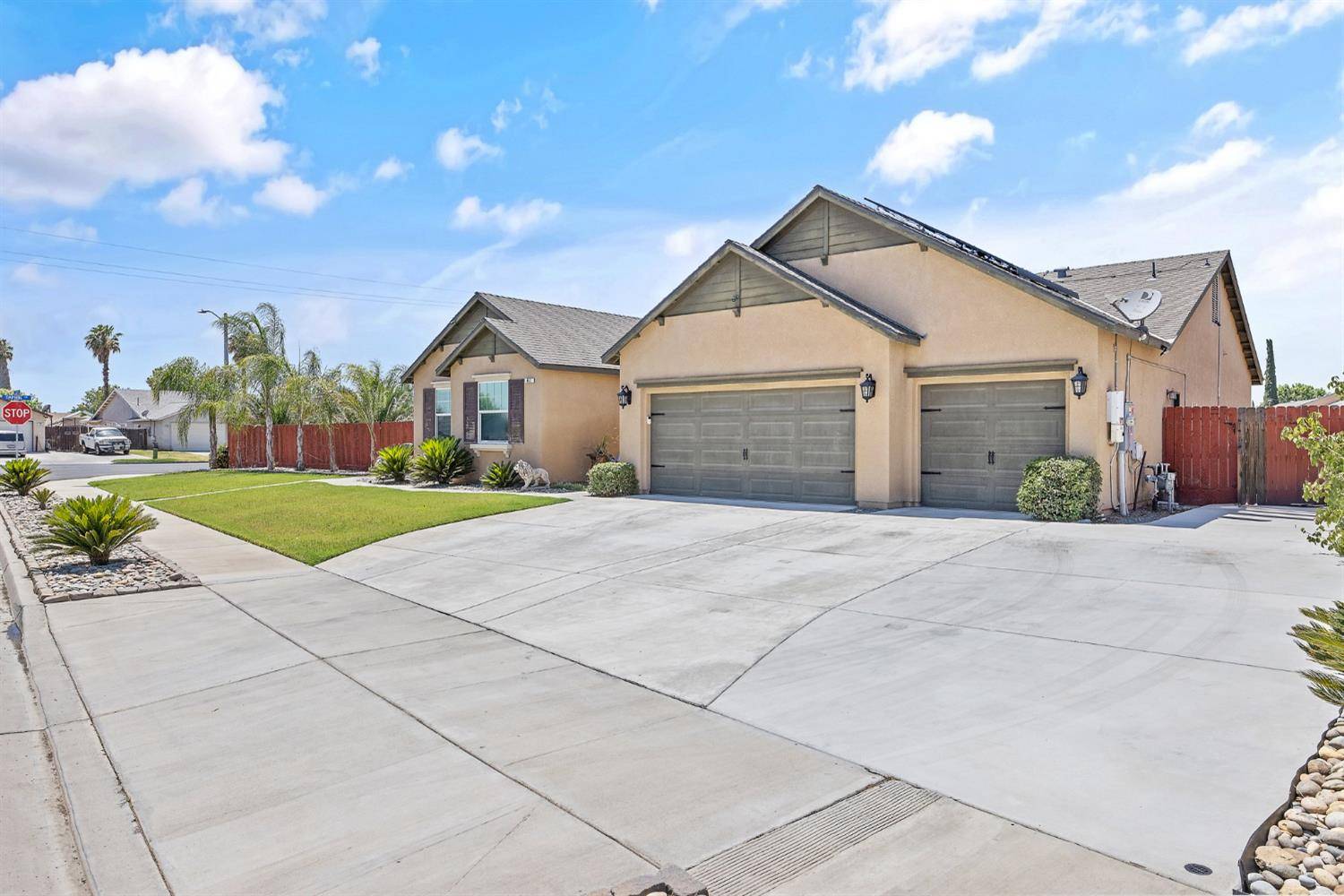 Lemoore, CA 93245,863 Legacy DR
