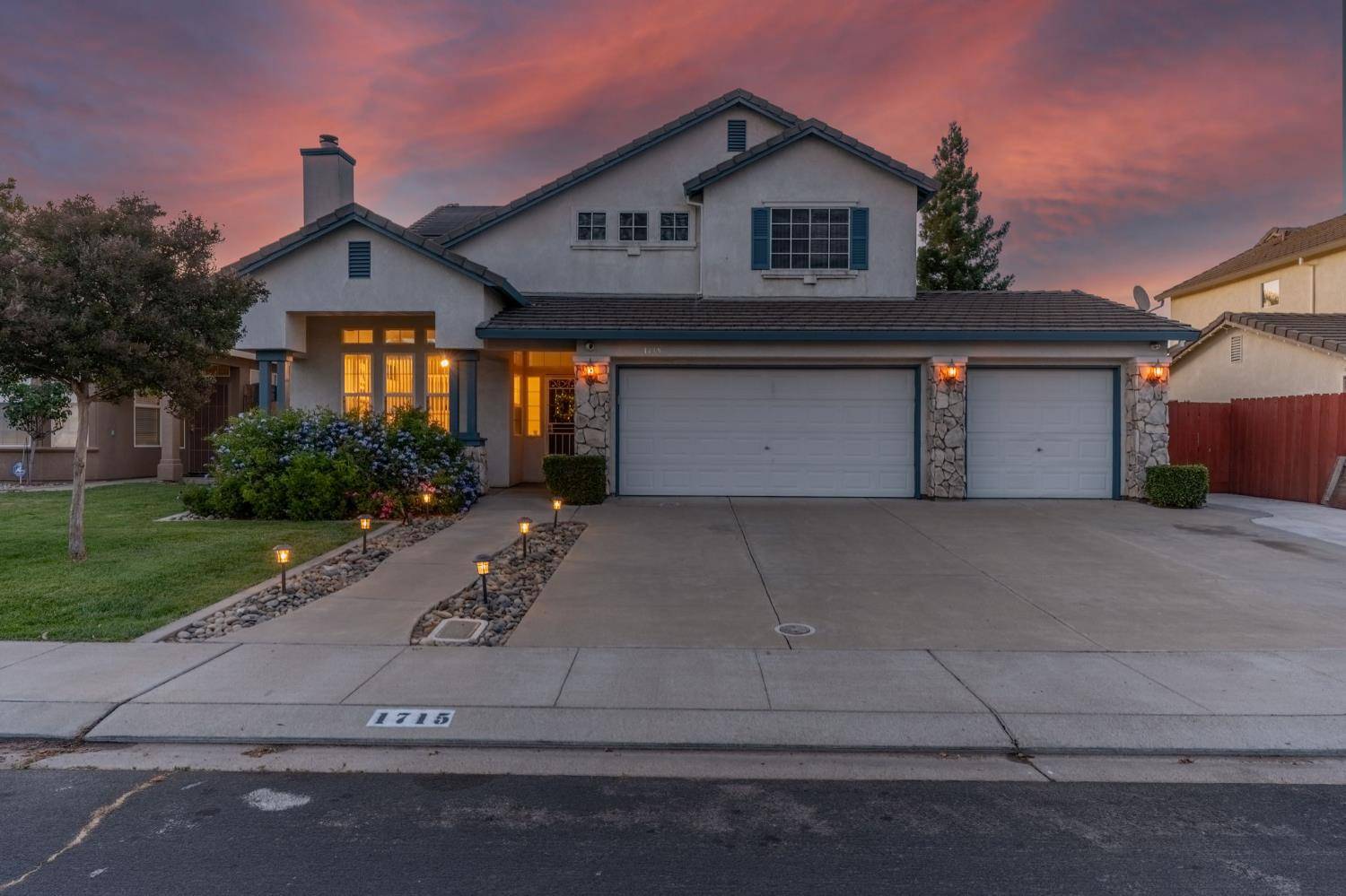 1715 widmer LN, Manteca, CA 95336