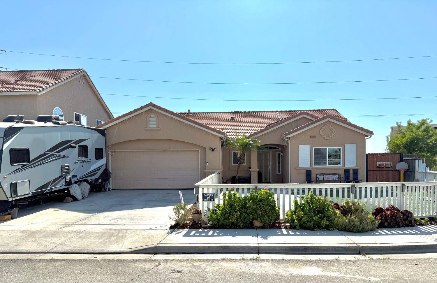 749 Rhone CT, Los Banos, CA 93635