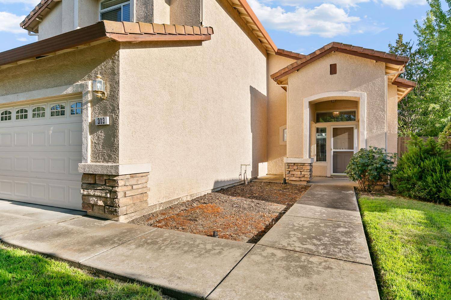 Folsom, CA 95630,313 Leckenby WAY