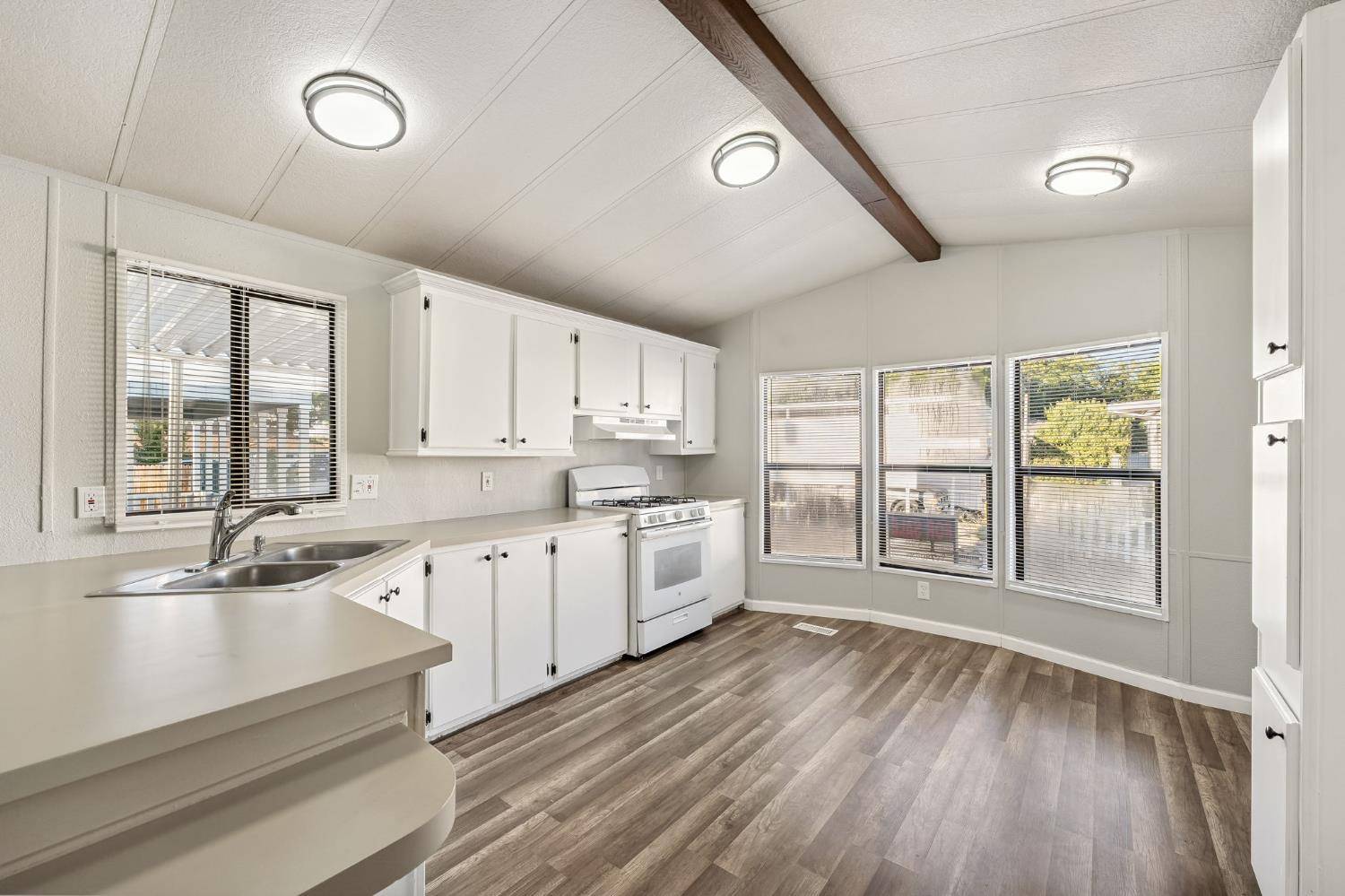 Sacramento, CA 95834,3557 Mobile WAY