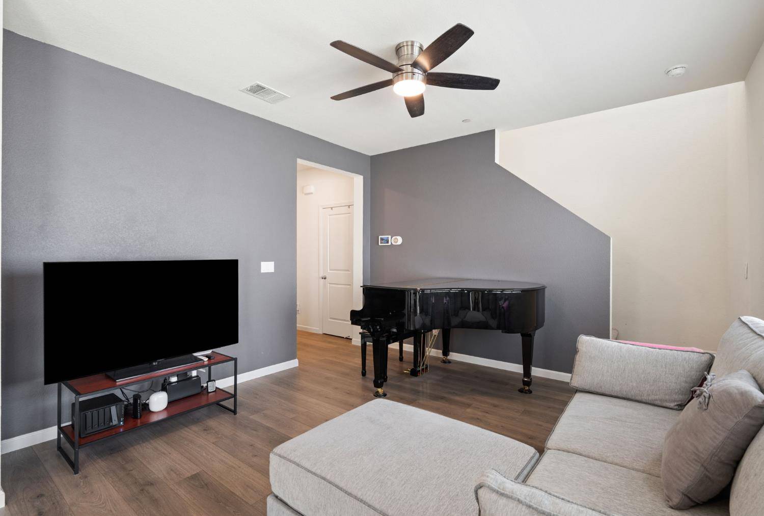 Sacramento, CA 95834,3839 Roseparke WAY