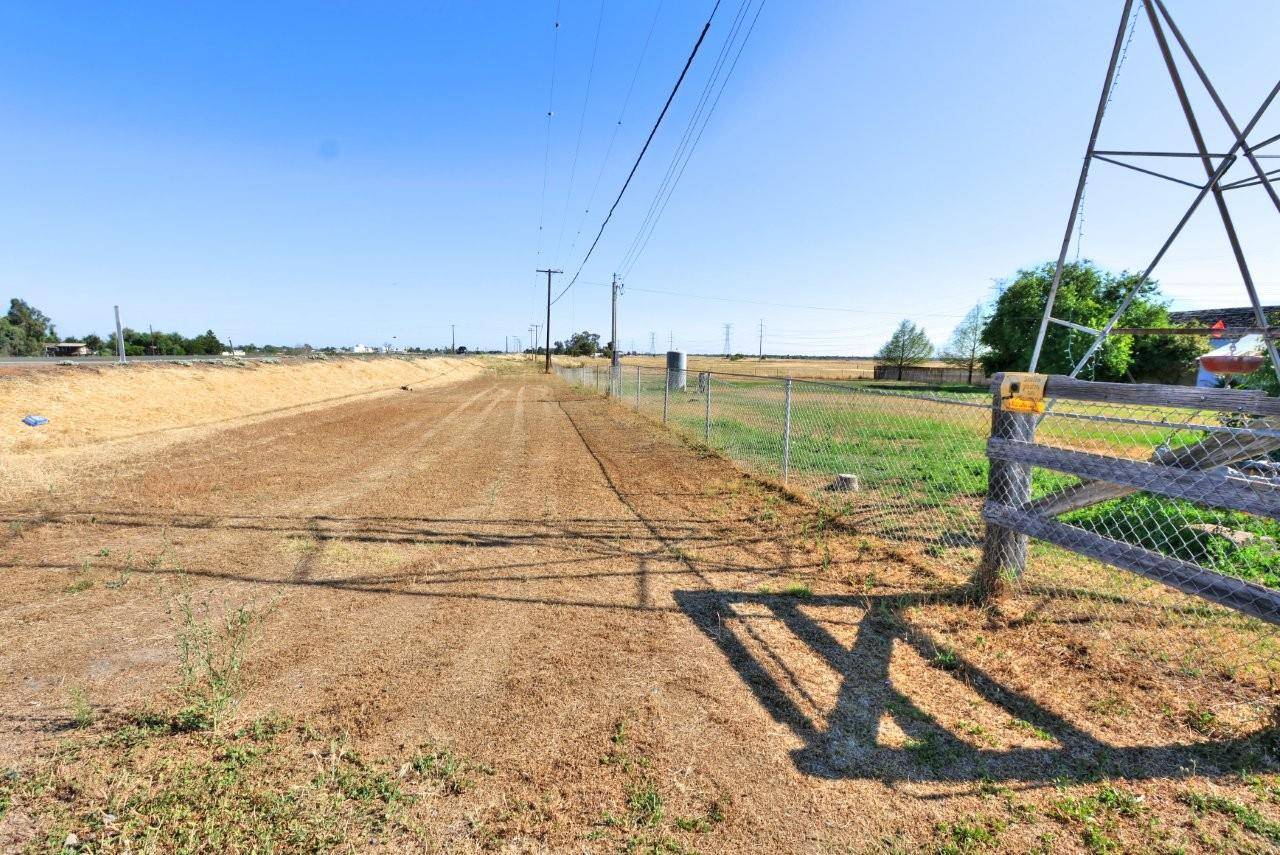 7301 E LEVEE RD, Rio Linda, CA 95673