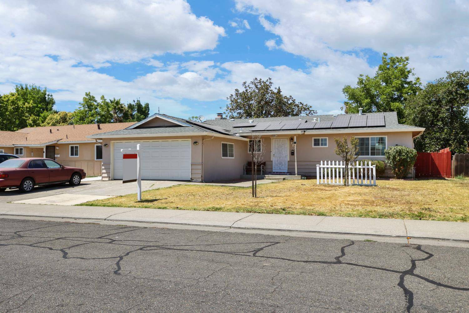 Stockton, CA 95210,723 Clinton DR