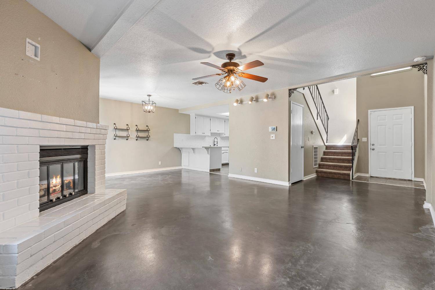 Ripon, CA 95366,340 Gilbert DR