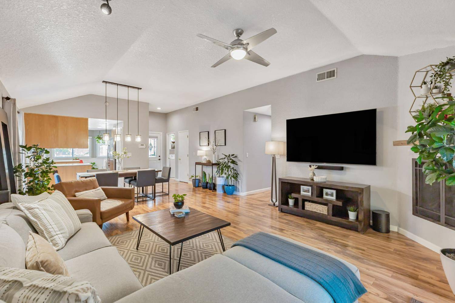 Sacramento, CA 95833,3016 Mendel WAY