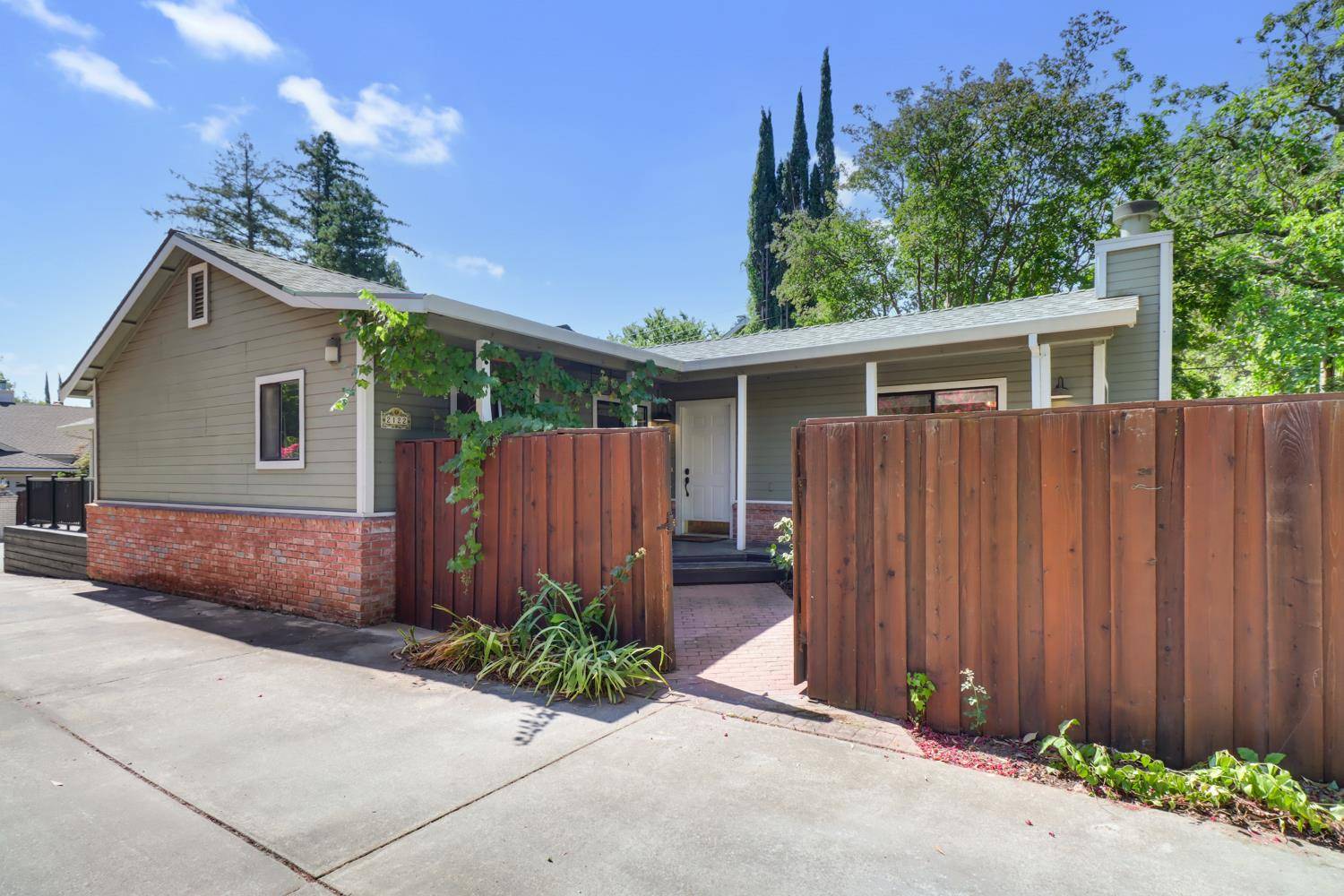 2122 Gunn RD, Carmichael, CA 95608