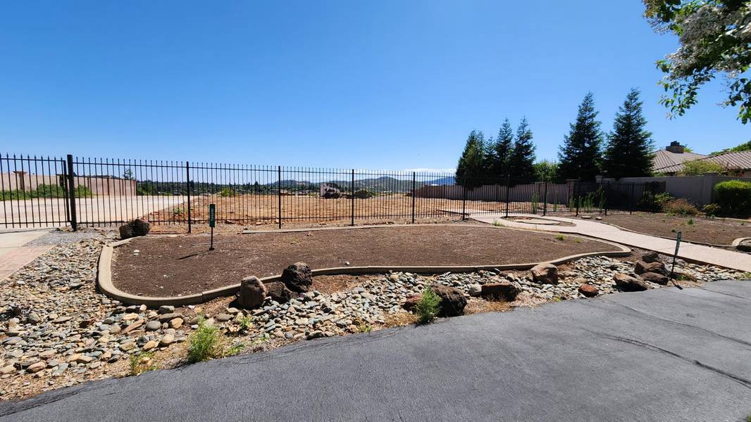 832 Santa Cruz, Redding, CA 96003