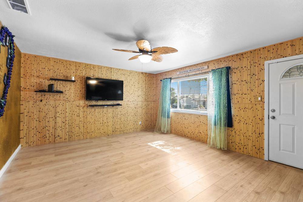 Sacramento, CA 95822,7567 Skelton WAY