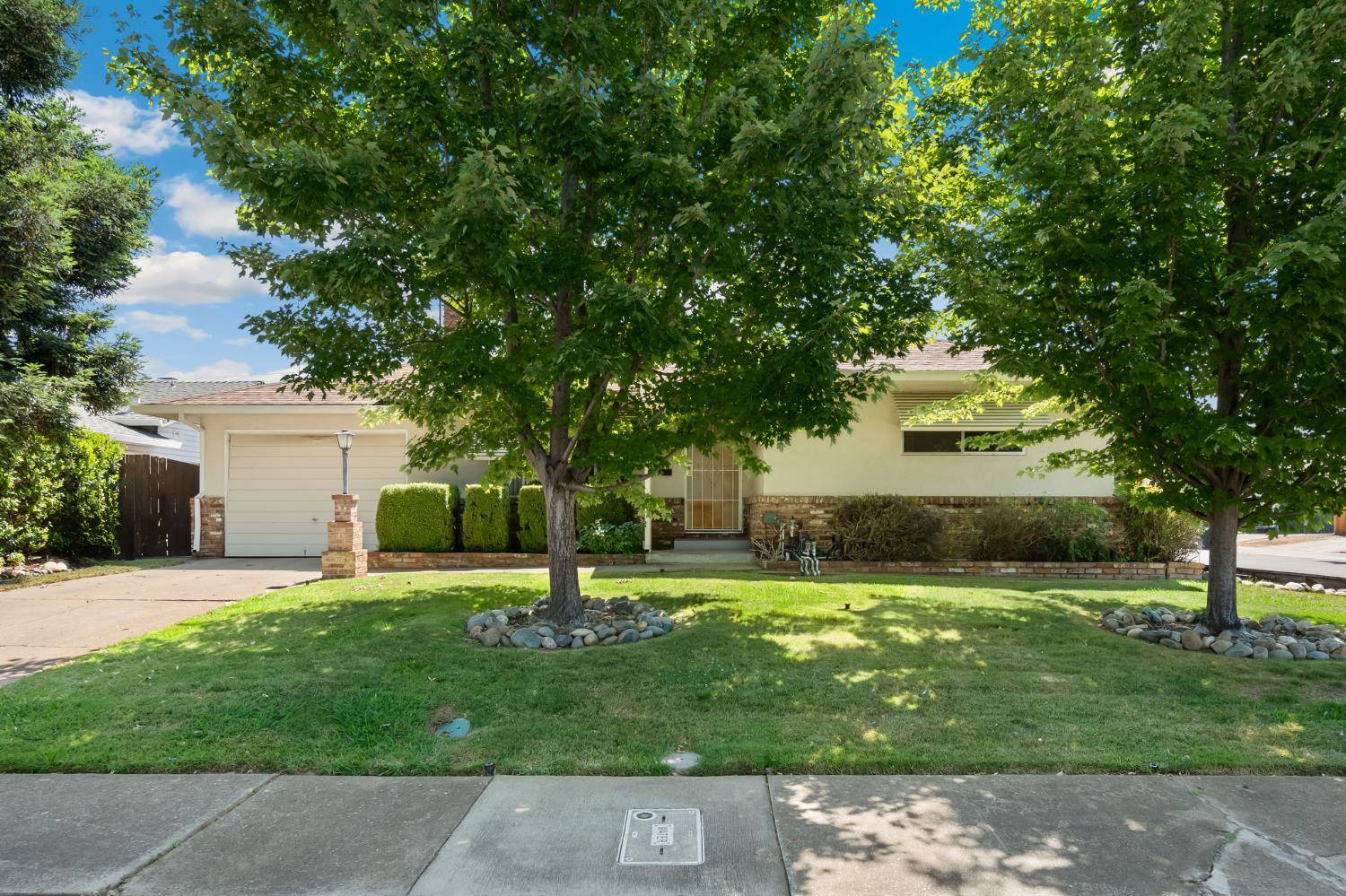 7061 Reta AVE, Sacramento, CA 95820