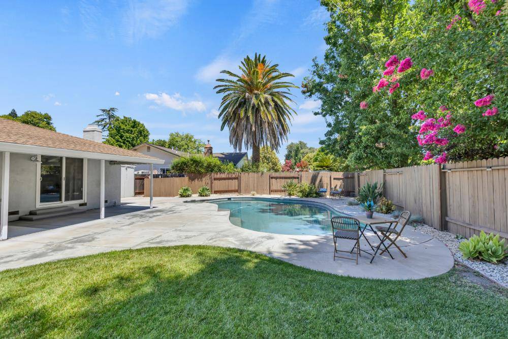 Carmichael, CA 95608,3825 Maudray WAY