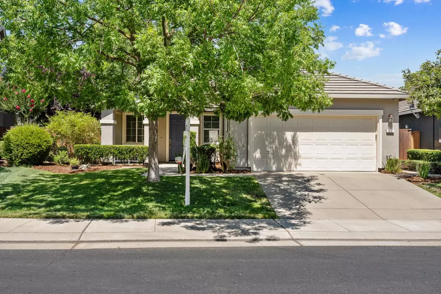 572 Watercourse LN, West Sacramento, CA 95605