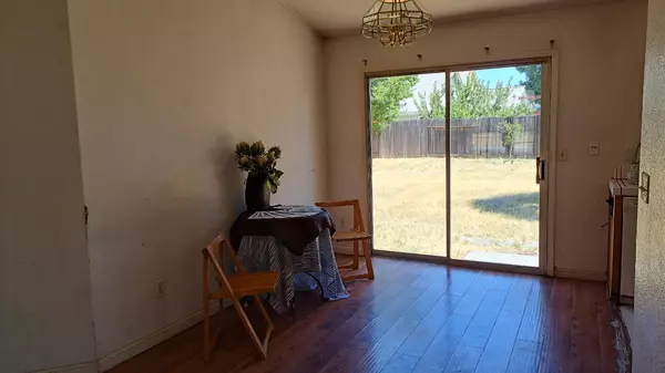 Sacramento, CA 95823,5546 Rightwood WAY