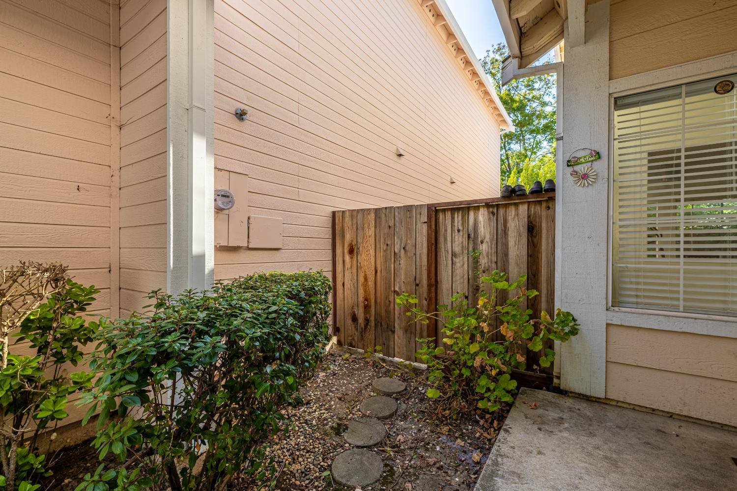 Newark, CA 94560,39965 Potrero DR