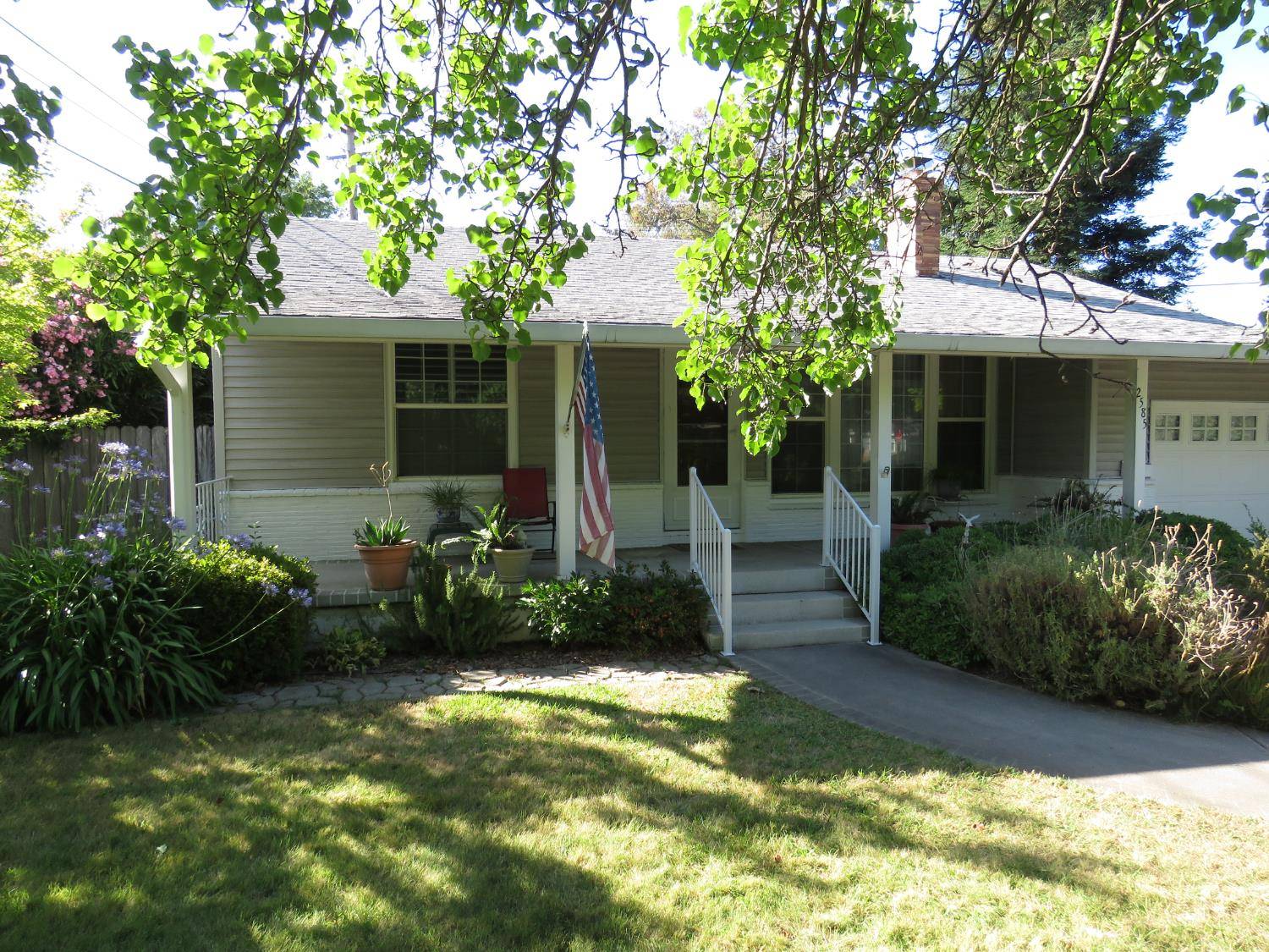 2585 Butano DR, Sacramento, CA 95821